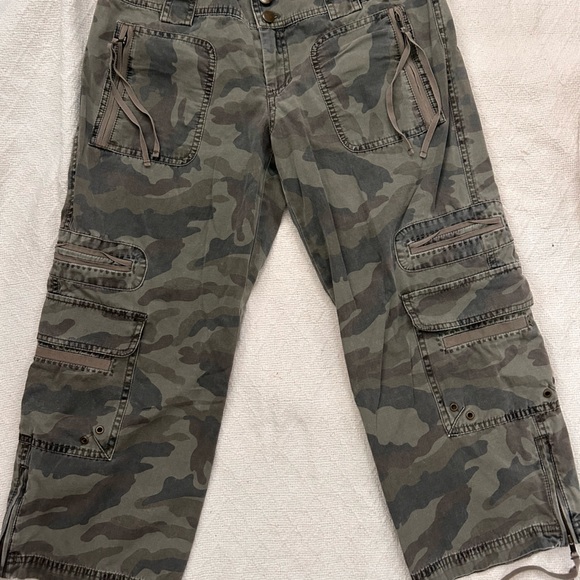 Juicy Couture Cargo Capri - Picture 9 of 11